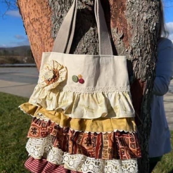 Multi Ruffle bag - Picture 2 of 2